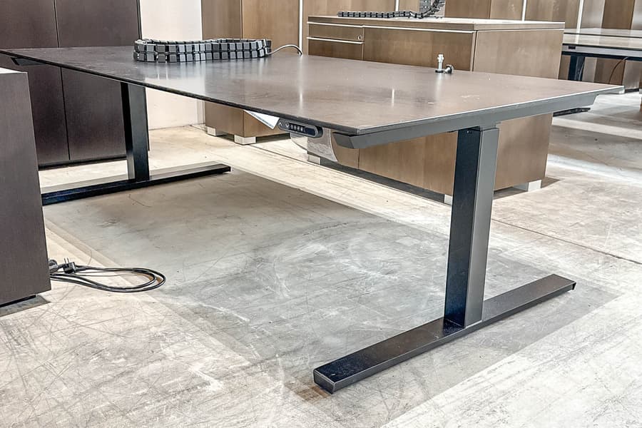 Schreibtisch, elektrisch höhenverstellbar